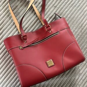 Dooney &Bourke
